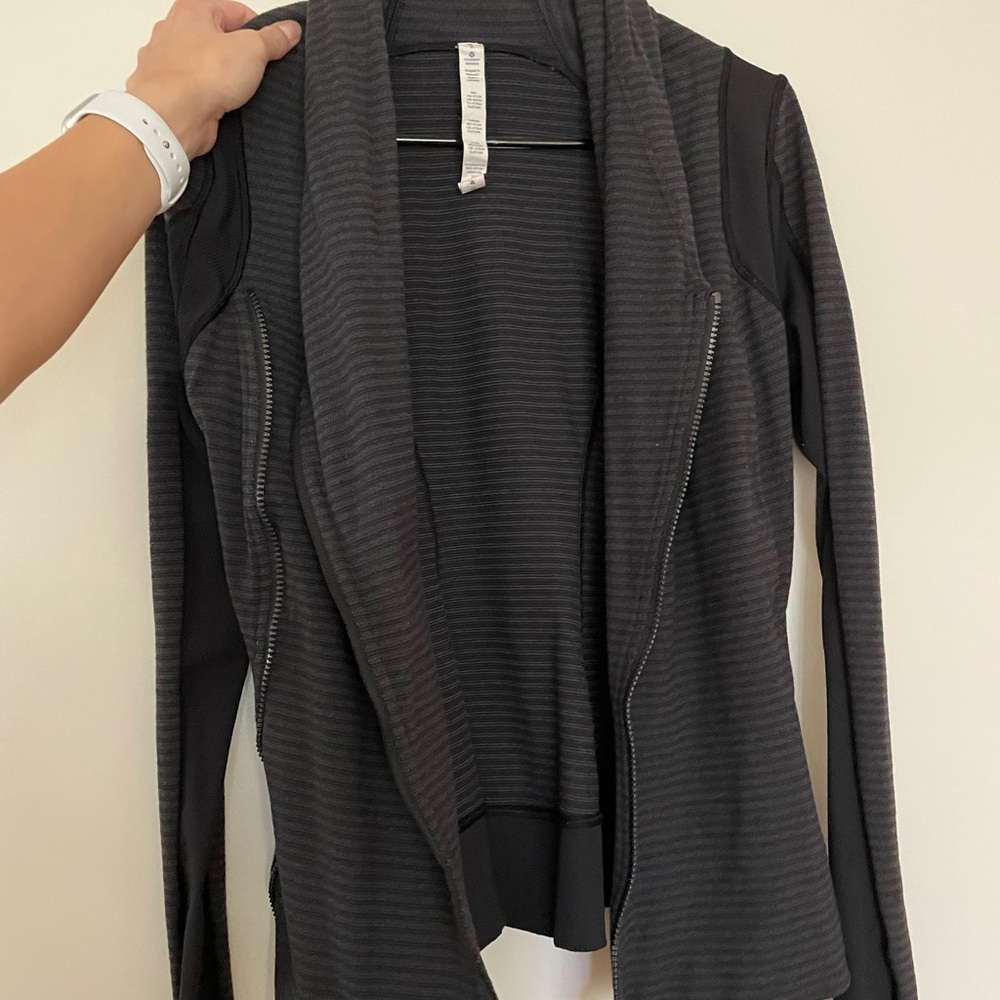 Lululemon jacket size 6